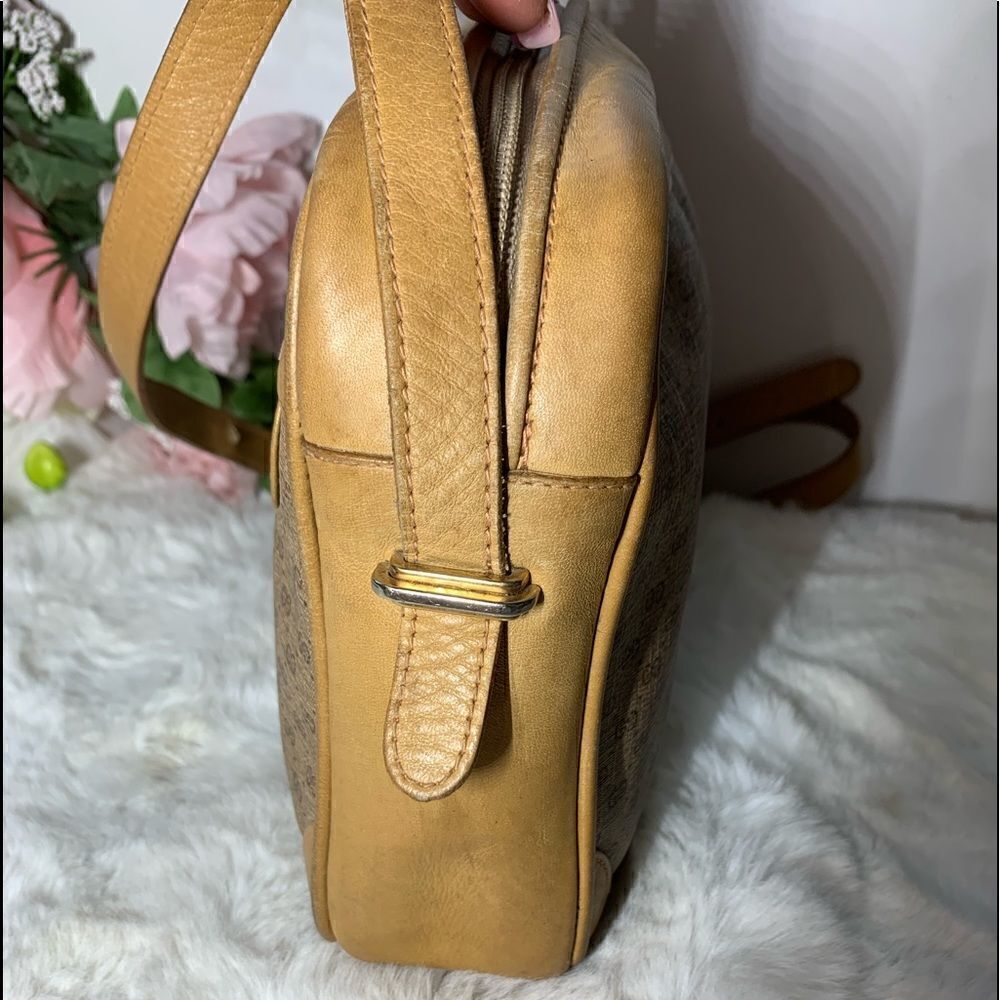 Authentic Vintage Gucci GG Logo Shoulder Bag - Picture 3 of 15